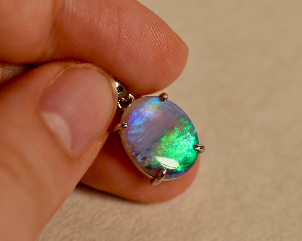 What is a prong setting and bezel setting? Things to know before tailor-make your opal jewelry.