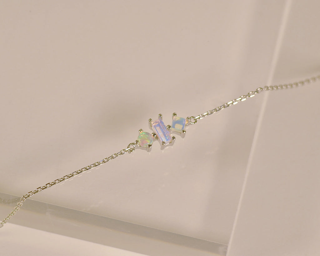 Katachi Opal Bracelet in White Gold
