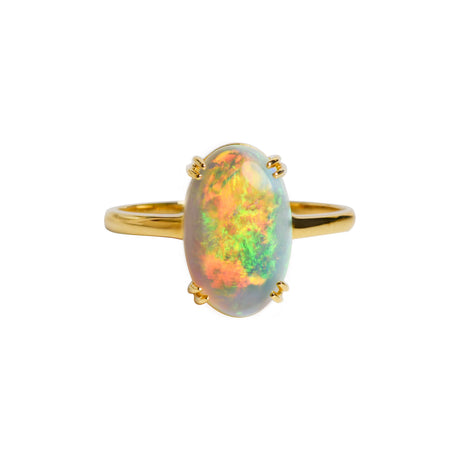 oval-opal-ring-in-yellow-gold 