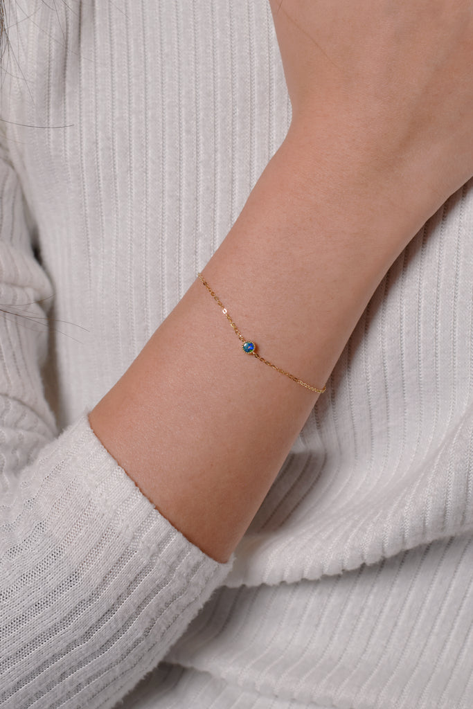 Round Doublet Opal Bracelet in Yellow Gold