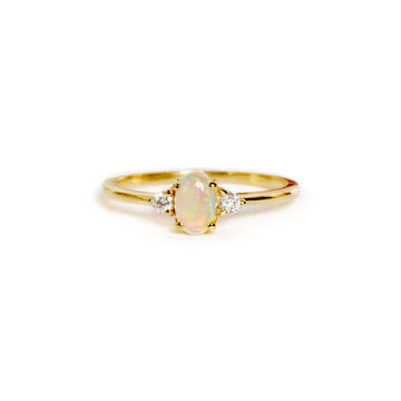 Classic Opal Ring in Yellow Gold